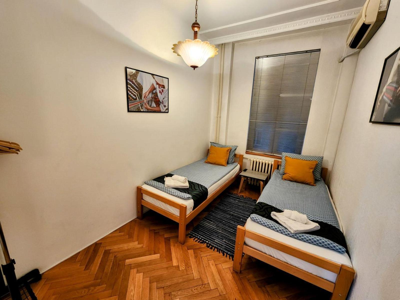 Authentic Belgrade Centre Apartments For Large Groups, Republic Square - Up To 47 People In 5 Apartments Phòng bức ảnh
