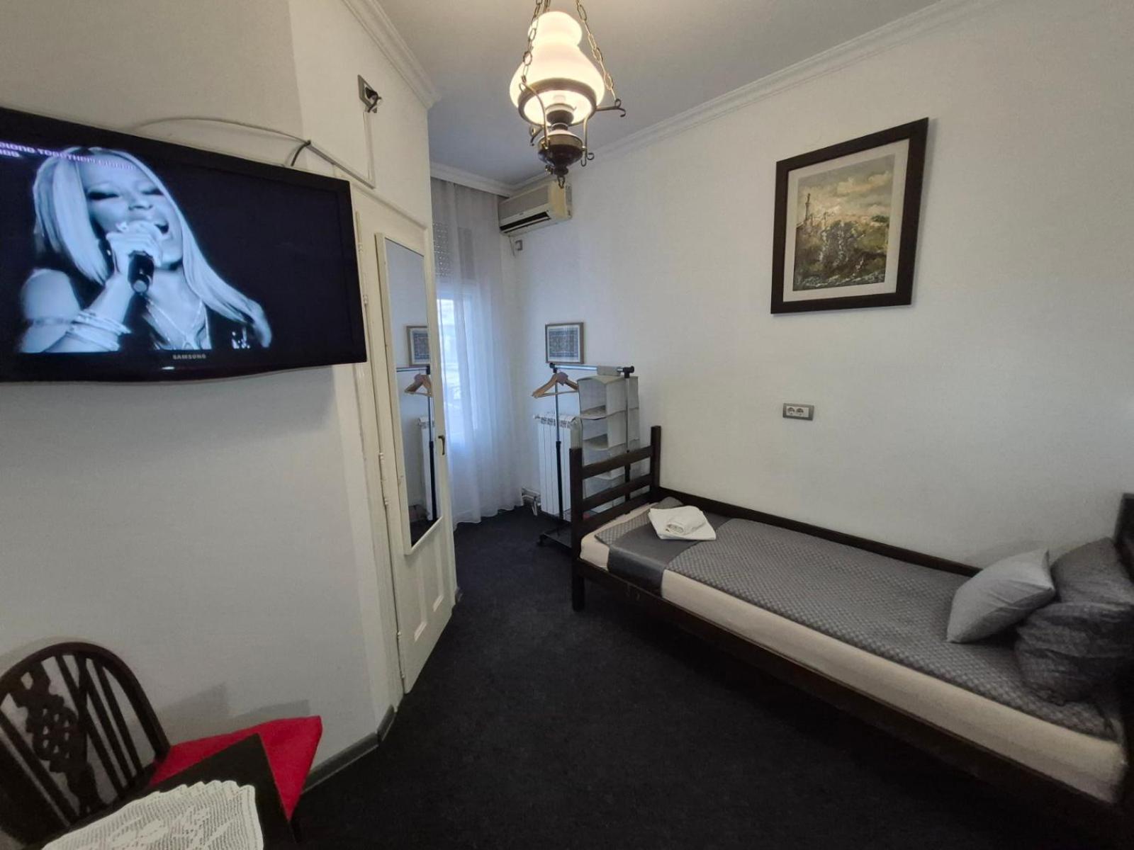 Authentic Belgrade Centre Apartments For Large Groups, Republic Square - Up To 47 People In 5 Apartments Phòng bức ảnh