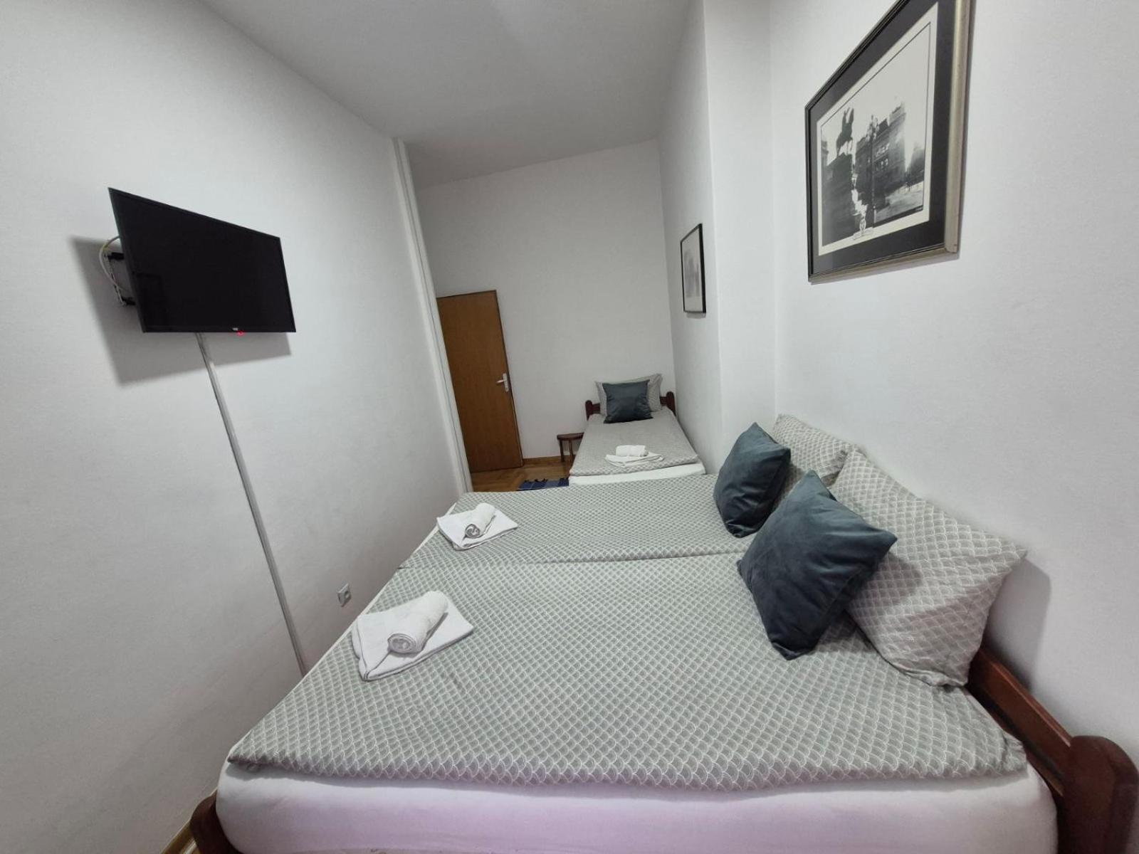 Authentic Belgrade Centre Apartments For Large Groups, Republic Square - Up To 47 People In 5 Apartments Phòng bức ảnh