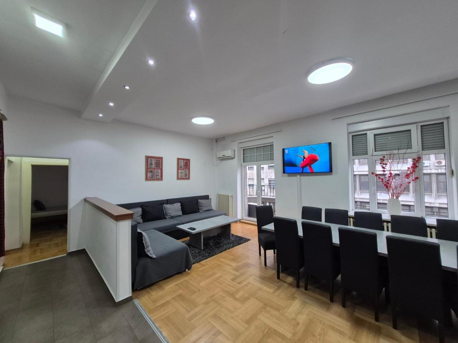 Authentic Belgrade Centre Apartments For Large Groups, Republic Square - Up To 47 People In 5 Apartments Phòng bức ảnh