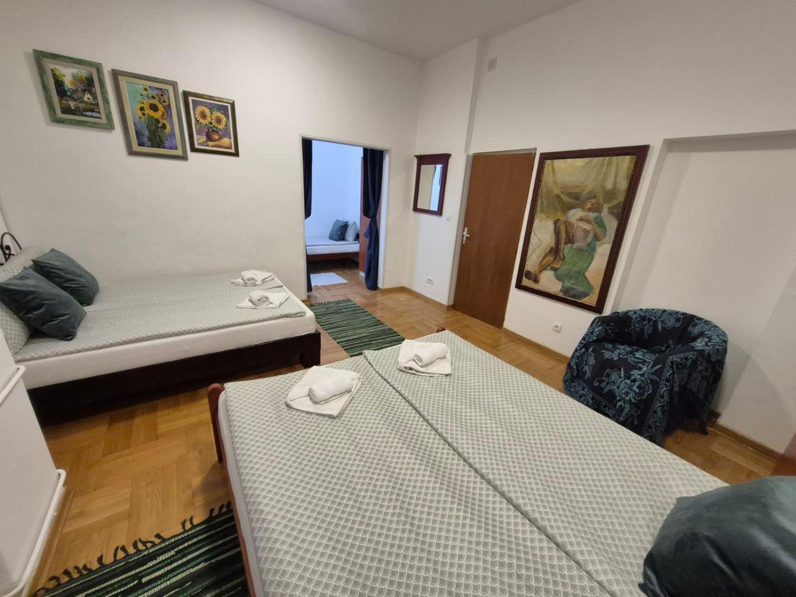 Authentic Belgrade Centre Apartments For Large Groups, Republic Square - Up To 47 People In 5 Apartments Phòng bức ảnh