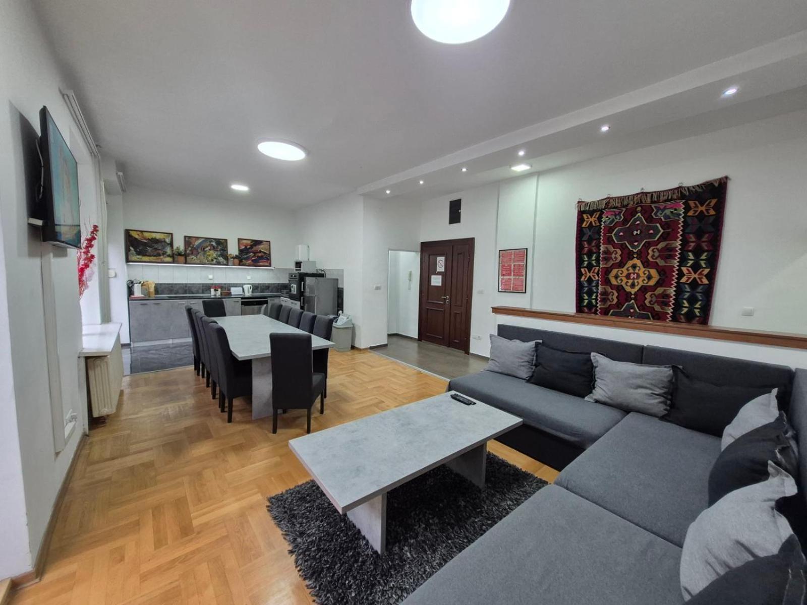 Authentic Belgrade Centre Apartments For Large Groups, Republic Square - Up To 47 People In 5 Apartments Phòng bức ảnh
